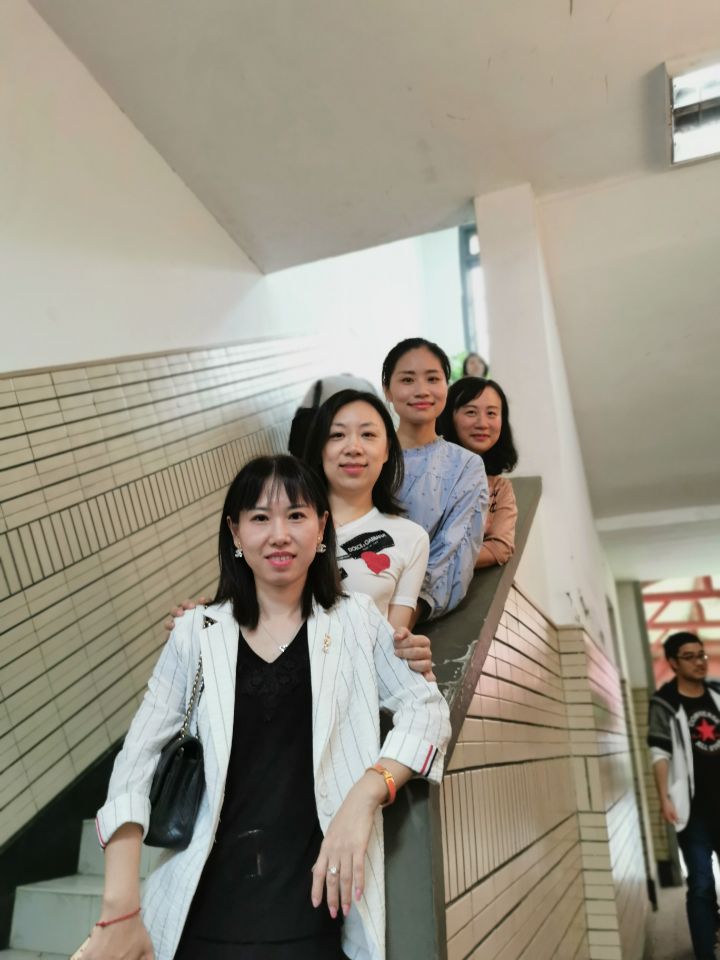15610917489636105E81.jpg 1998届.jpg